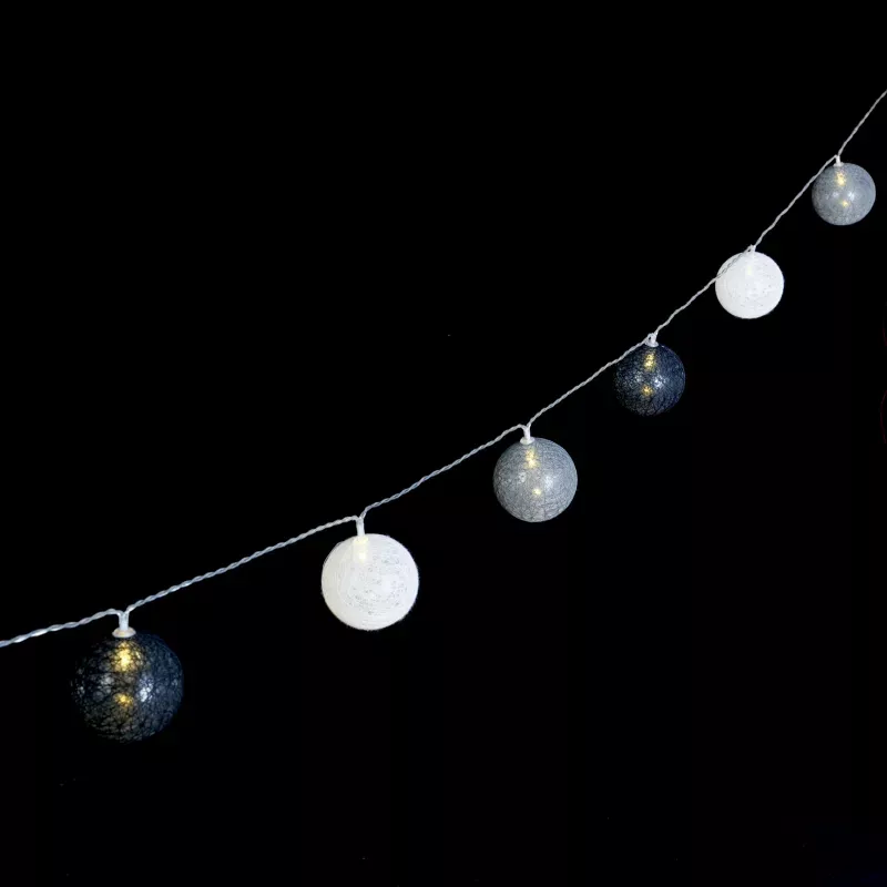 Bawełniane kule girlanda 10 szarych i białych kul 2 m dł. na baterie - 8433325413392