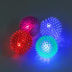 Świecąca odbijająca się piłka LED z kolcami jeżyk 5.5 cm do zębów - 8719138044870